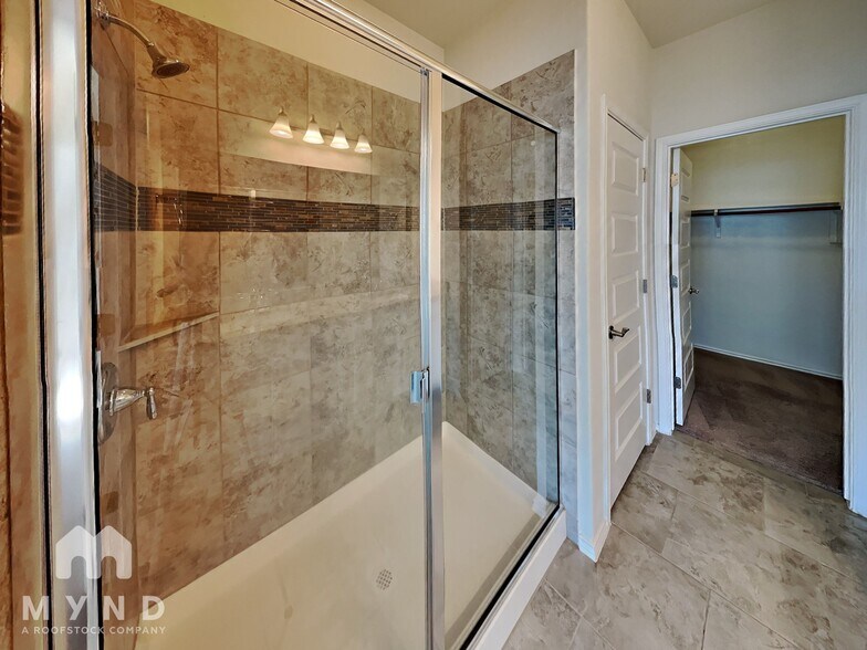 Building Photo - 14000 Osmarea Dr