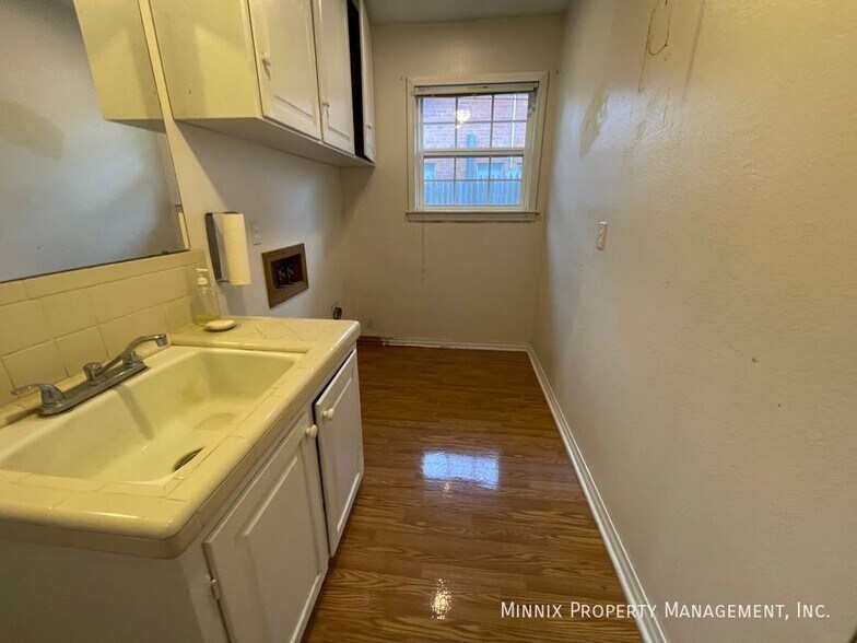 Building Photo - 6712 Gainsborough Rd