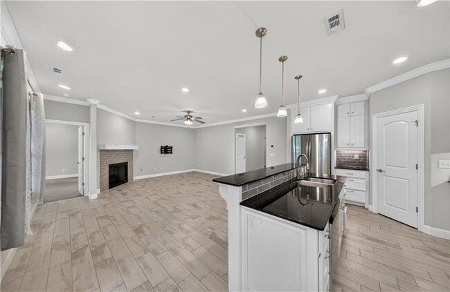 Building Photo - 730 Winston pl