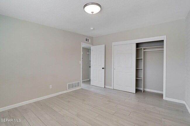 Building Photo - 3013 Beachcomber Dr