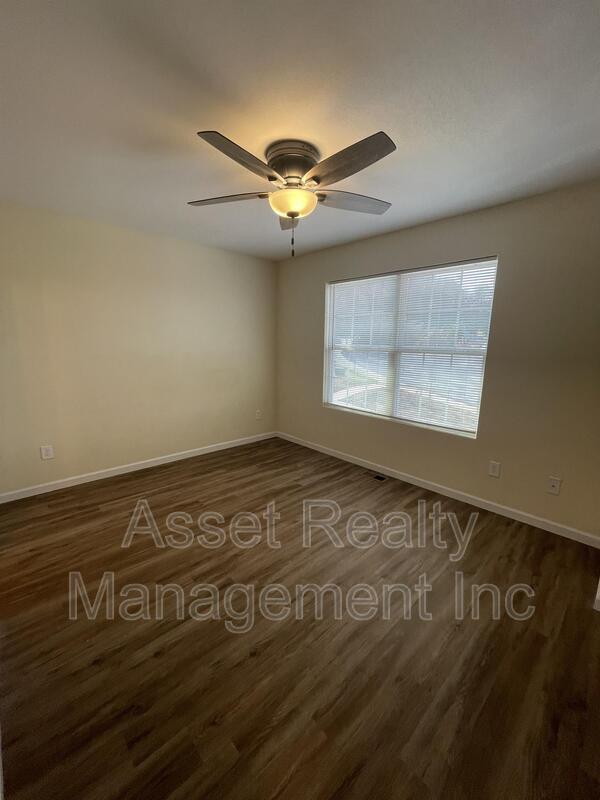 Building Photo - 914 Warrior Hill Dr