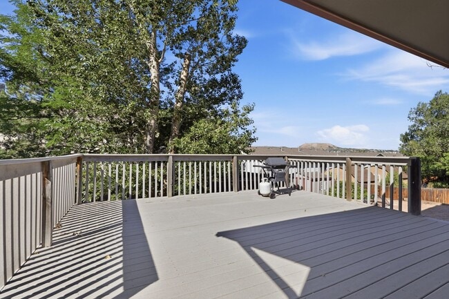 Building Photo - 931 Mountain View