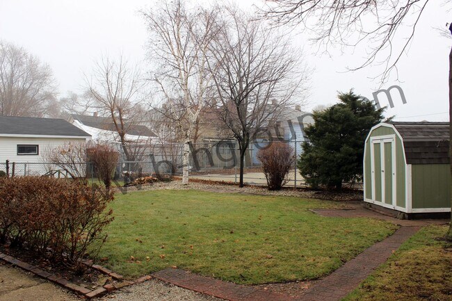 Building Photo - 609 45th St