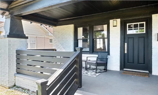 Building Photo - Stylish 2BR/2BA Home Near Paseo Arts District & Downtown OKC!