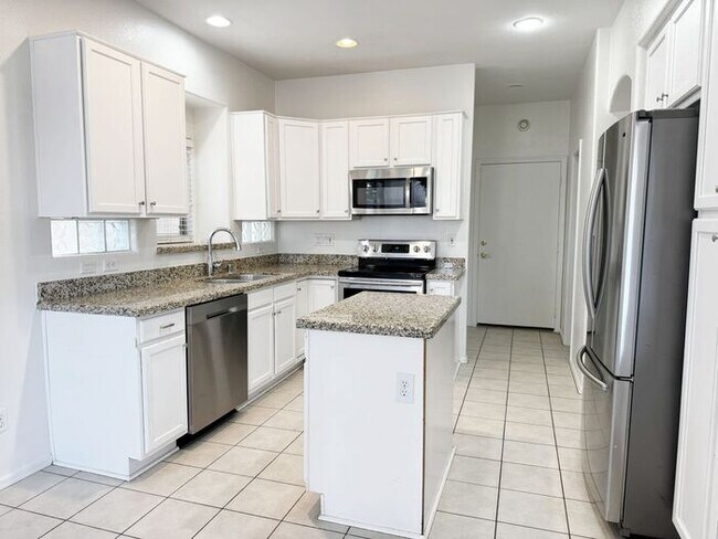 Building Photo - ABSOLUTELY STUNNING 4BR 2.5BA, OVER 2100SQFT, COMMUNITY POOL, CHANDLER