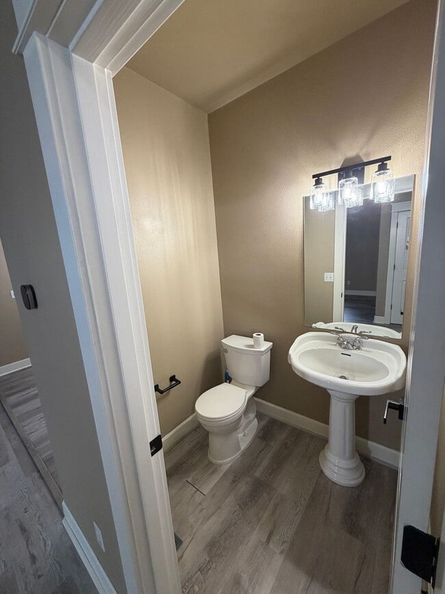 Building Photo - BEAUTIFUL 3 Bed | 2.5 Bath Home with Modern Updates, AC & 2-Car Garage