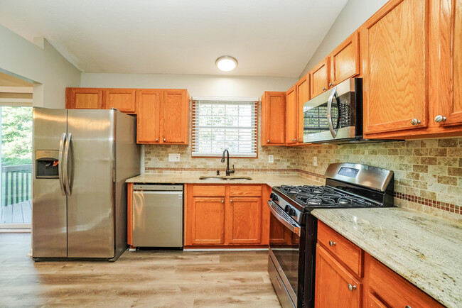 Building Photo - 565 Sharar Field Dr