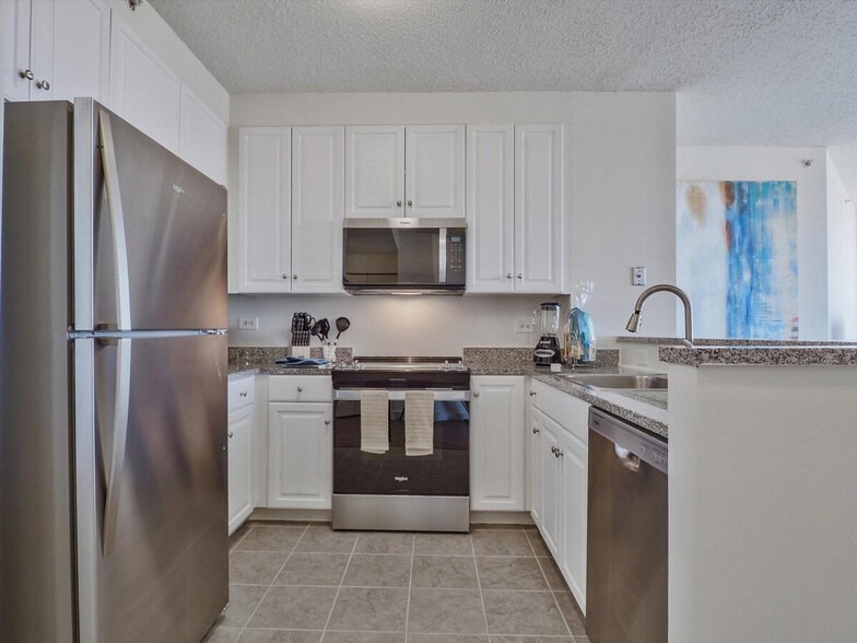 Building Photo - 33 Hudson St