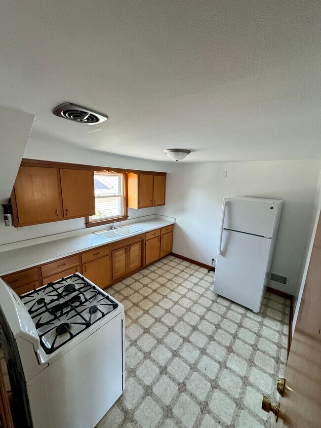 Building Photo - 213A S 76th St