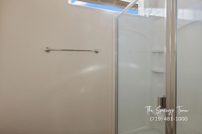 Building Photo - Charming 2BD/2.5BA Townhome with Attached ...