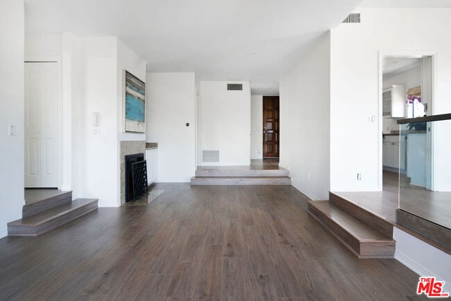 Building Photo - 817 10th St