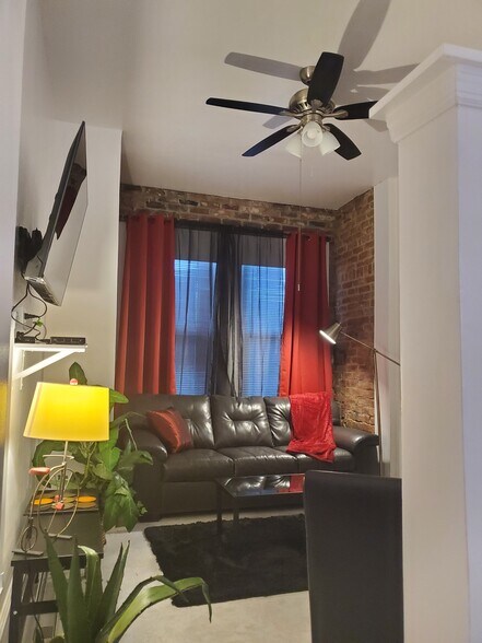 Cozy, comfortable living room with 50" Smart TV, free cable & Wi-Fi - 11 S 2nd St