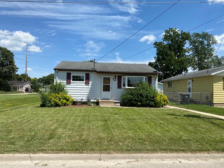 Building Photo - 1021 Chalmers Ave