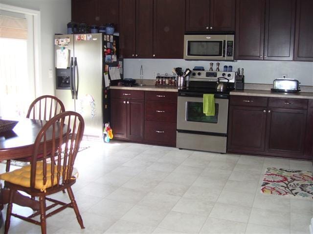 Building Photo - 35 Chapel Lake N