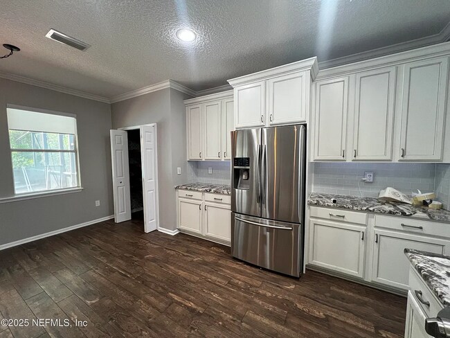 Building Photo - 6 Bedrooms 4 Bathroom 1672 Hammock Grove Lane