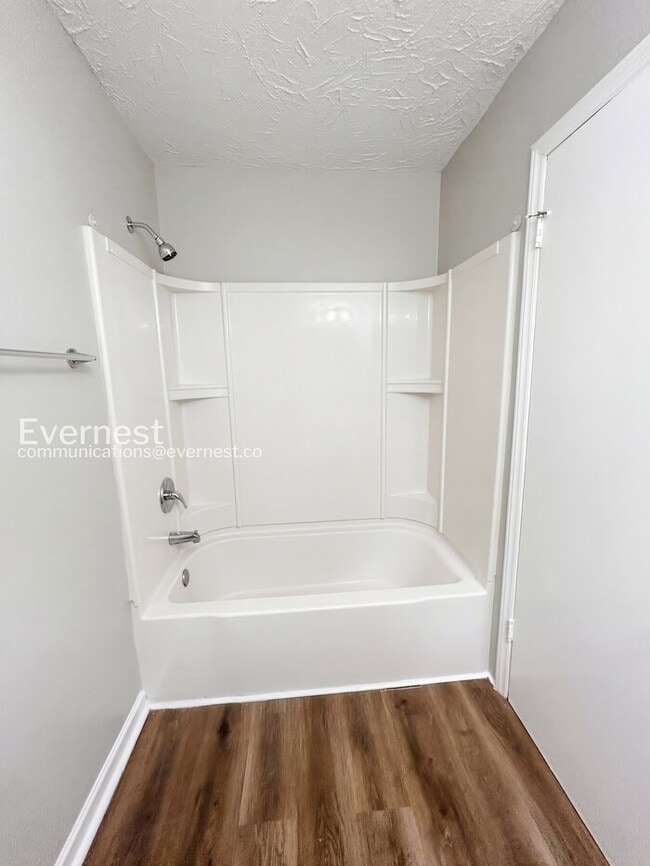 Building Photo - 907 Newcastle Rd