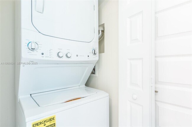 Building Photo - 4640 NW 84th Ave