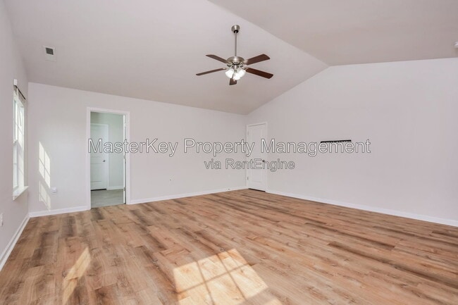 Building Photo - 633 Birchhead Dr