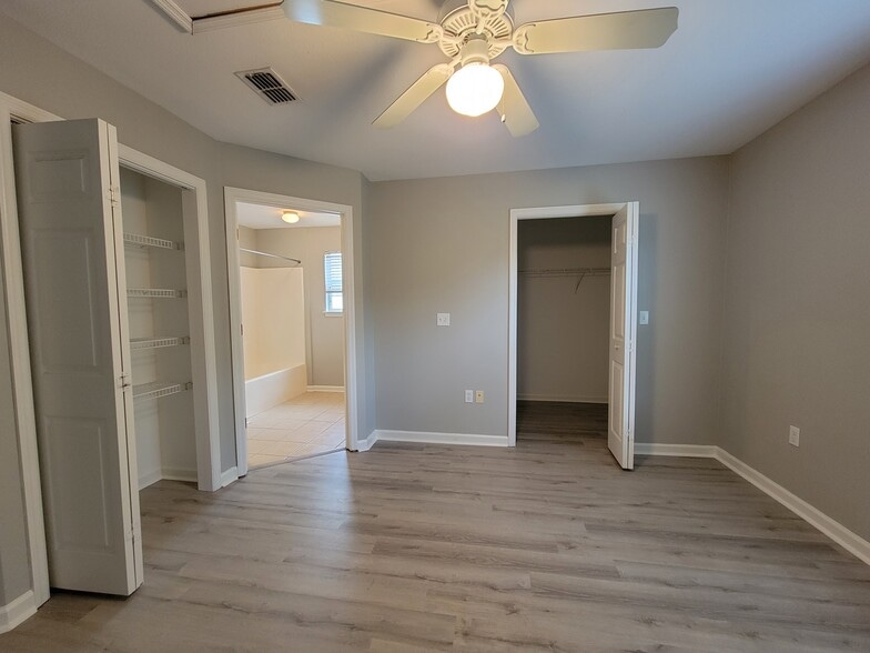 Building Photo - 4434 Gearhart Rd