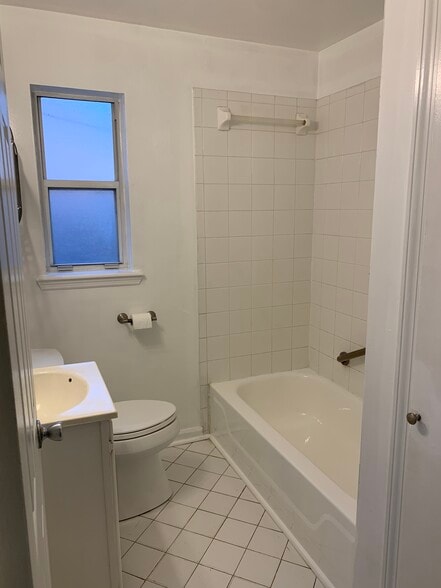 Building Photo - 2554 Ernest St