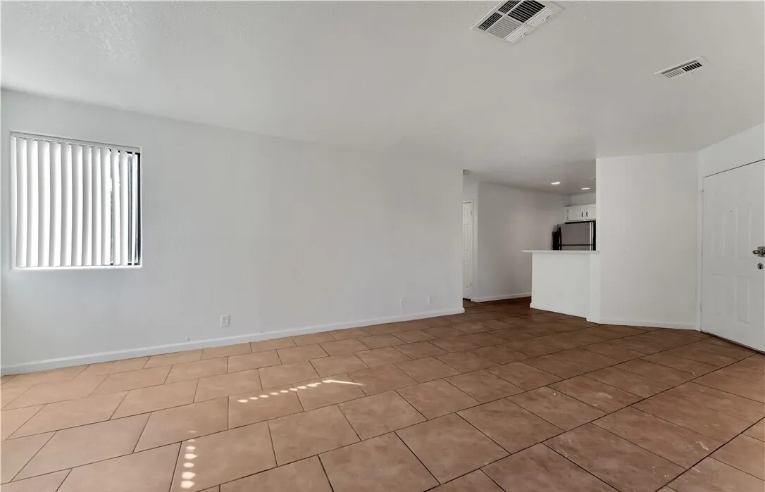 Building Photo - 5076 S Rainbow Blvd