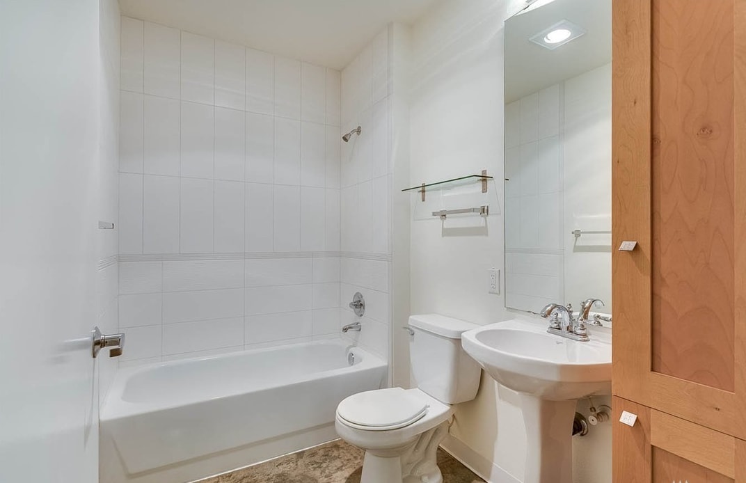 Master bath - 1610 Belmont Ave