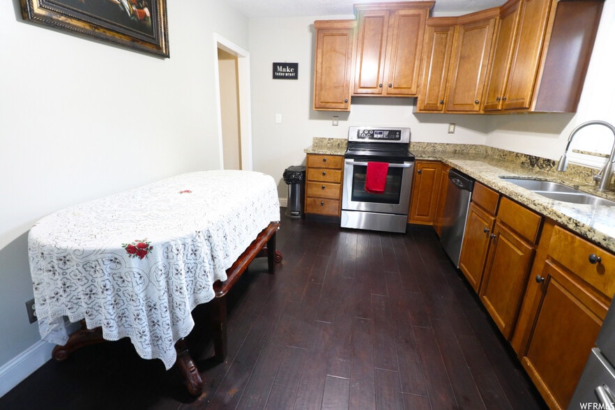 kitchen - 120 E 350 N