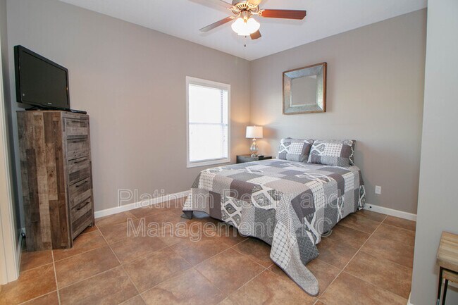 Building Photo - 202 Breakers Bnd