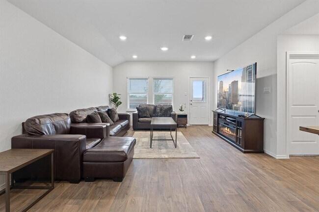 Building Photo - 269 Frogmore Lp