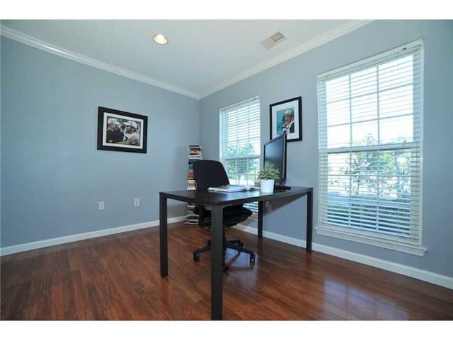 Building Photo - 704 Park Plaza E