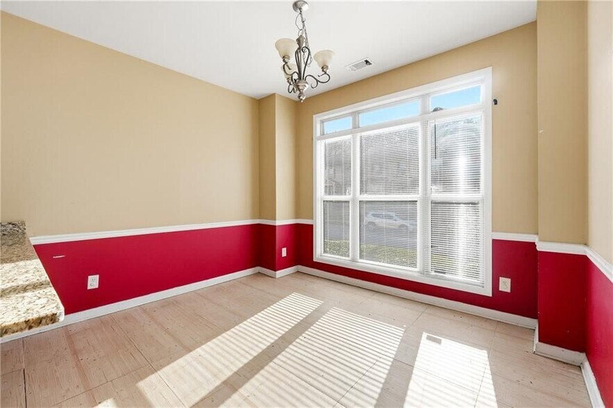 Building Photo - 6199 Thorncrest Dr