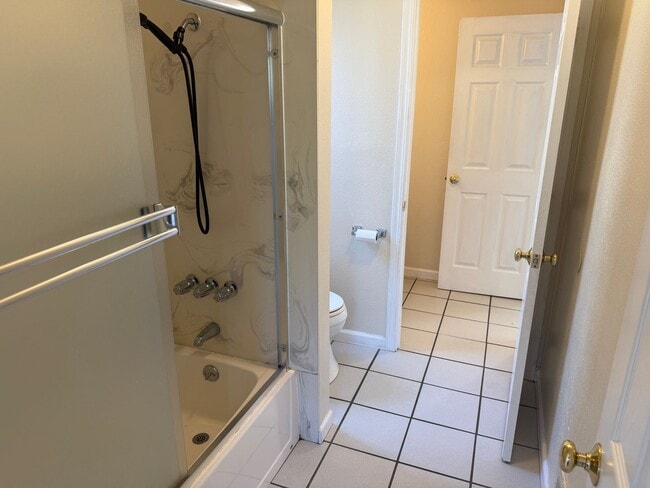 Building Photo - 2225 Hillsborough Ct