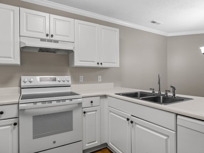 Building Photo - Newly Renovated 2BR, 2.5 BA in Greer SC