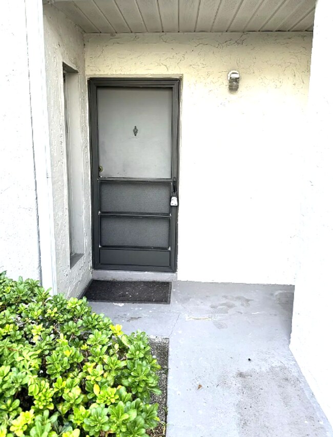 Building Photo - 1/1 condo in the heart of Clearwater