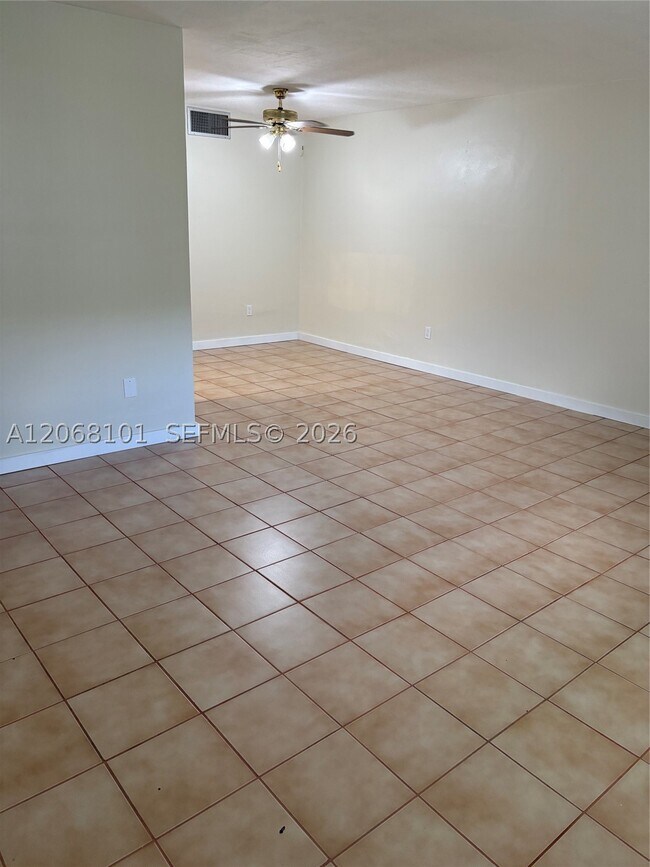 Building Photo - 16215 NE 18th Ct