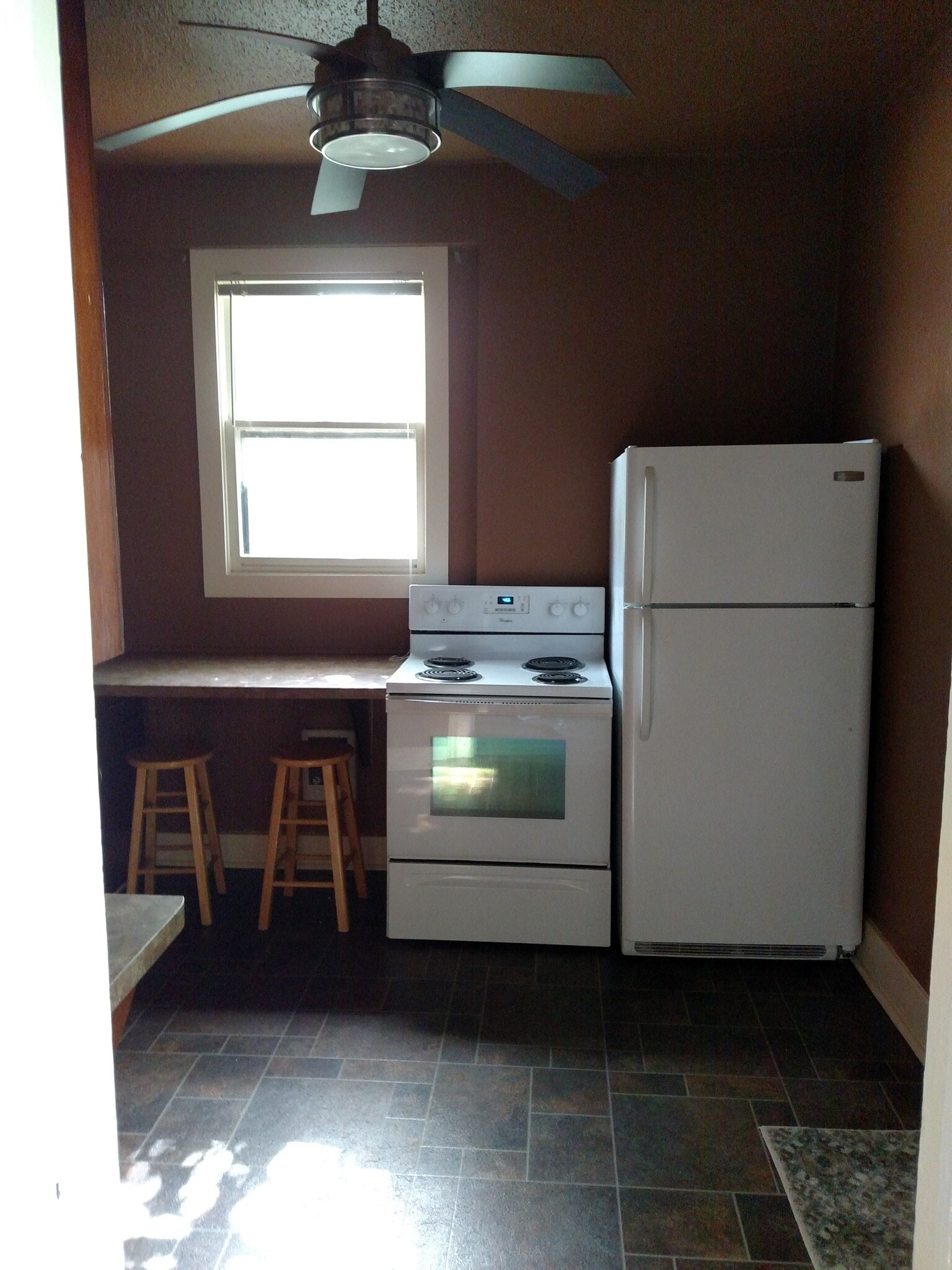 Building Photo - 1024 Main St