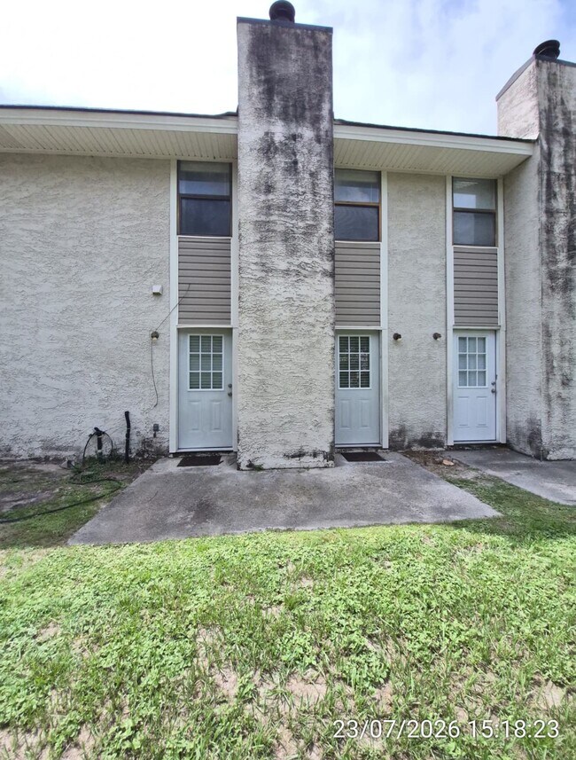 Building Photo - 727 S Main St Ext