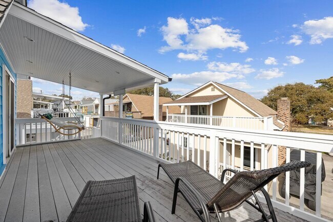Building Photo - 3902 Dunes St