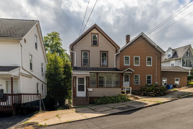 Building Photo - 106 Wooster St