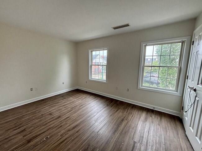 Building Photo - 14 Fairgate Dr