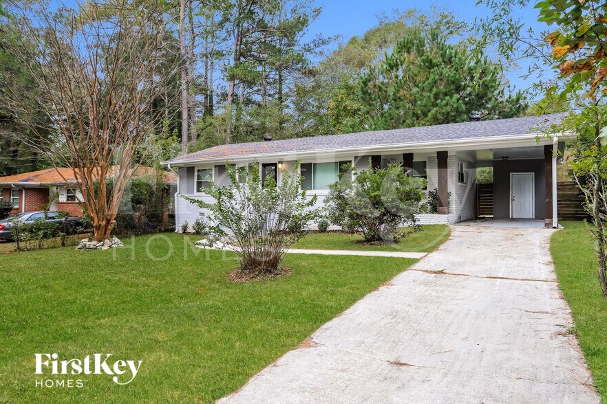 Building Photo - 1855 Shamrock Dr