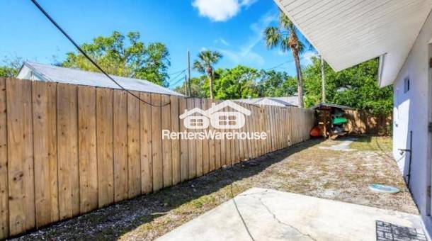 Building Photo - 1505 Beach Dr SE