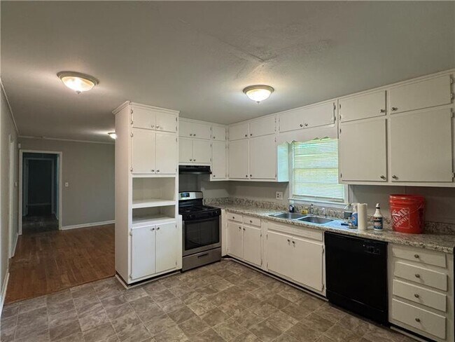 Building Photo - 1224 Skyview Cir SW