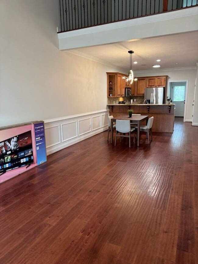 Building Photo - GORGEOUS EXECUTIVE TOWNHOME IN GATED COMMUNITY