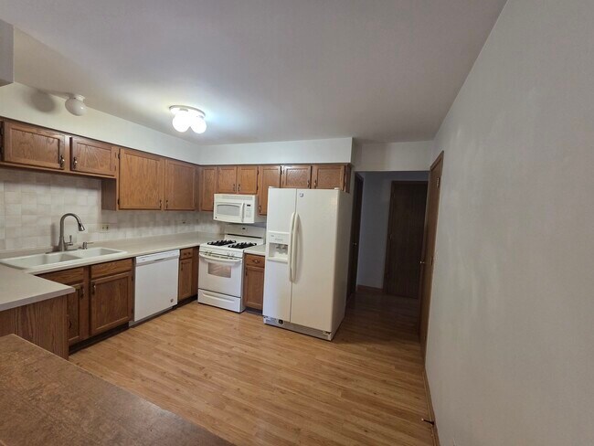 Building Photo - 1485 Exeter Ln