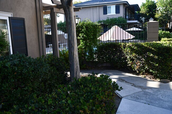 Building Photo - 660 S Glassell St