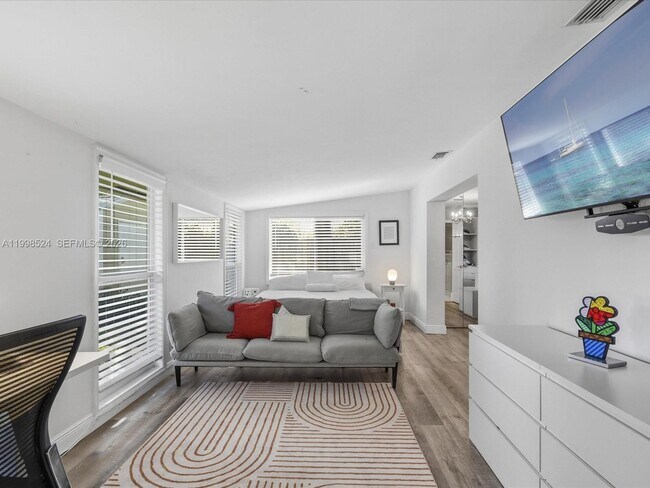 Building Photo - 2648 NE 26th Ave