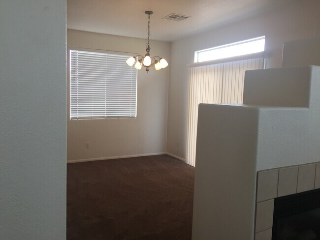 Building Photo - IMPECCABLE 2-STORY IN FANTASTIC NEIGHBORHOOD!