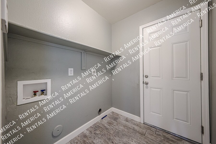 Building Photo - 3922 W Morelos St