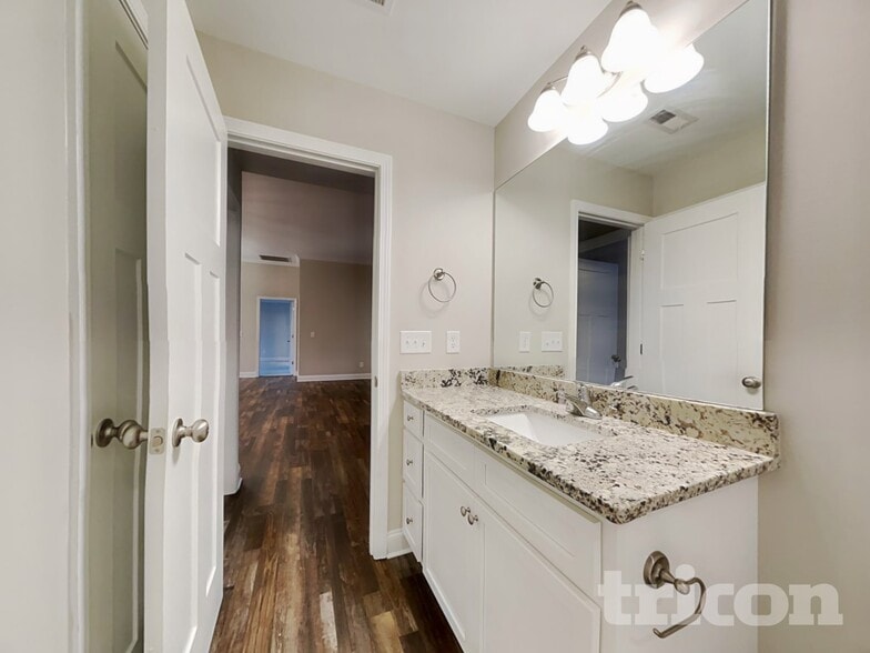 Building Photo - 228 Hallmark Cir